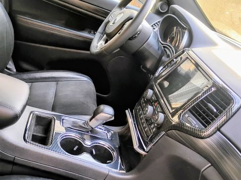 Used 2019 Jeep Grand Cherokee Altitude image 4