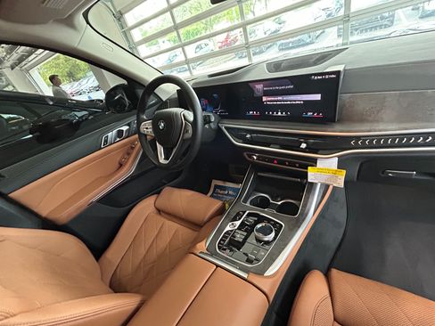 Used 2024 BMW X7 xDrive40i w/ Executive Package image 4
