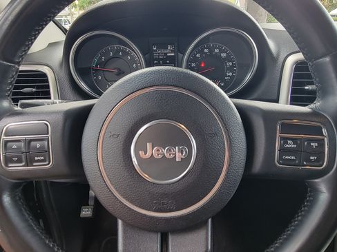 Used 2011 Jeep Grand Cherokee Laredo image 14