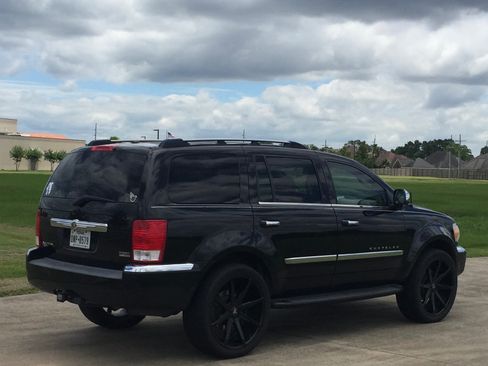 Used 2007 Chrysler Aspen Limited image 2