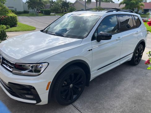 Used 2021 Volkswagen Tiguan SE R-Line image 1