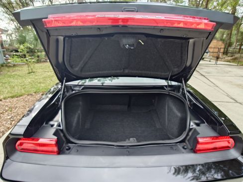 Used 2014 Dodge Challenger R/T image 9