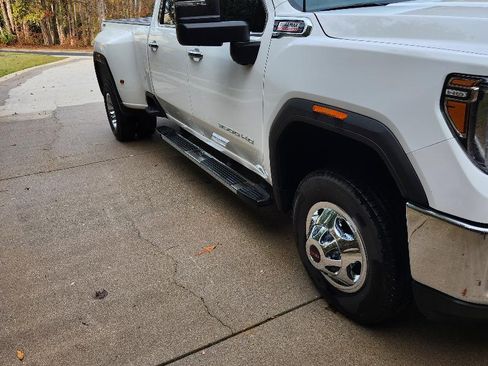 Used 2022 GMC Sierra 3500 SLT w/ SLT Premium Package image 4