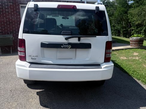 Used 2010 Jeep Liberty Sport AWD/4WD image 5