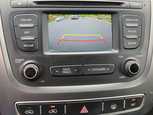 Used 2014 Kia Sorento LX image 8