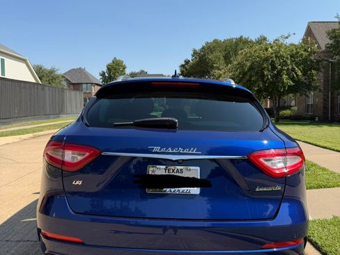 Used 2019 Maserati Levante GranLusso AWD/4WD image 4