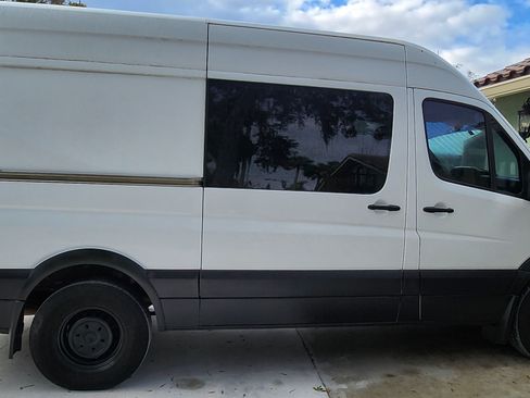 Used 2012 Mercedes-Benz Sprinter 2500 image 2