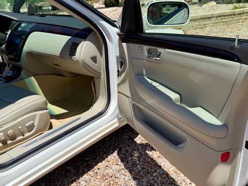 Used 2010 Cadillac DTS Premium w/ Driver Awareness Package FWD image 24
