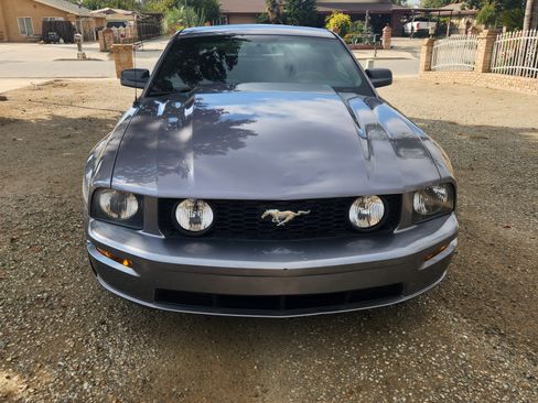 Used 2006 Ford Mustang GT image 2