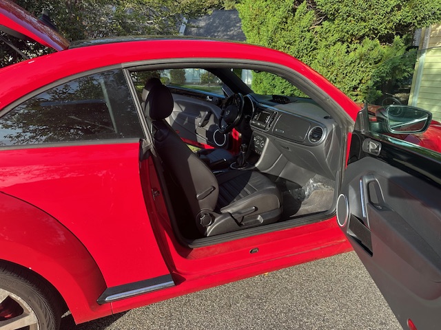 Used 2013 Volkswagen Beetle 2.0T FWD image 12
