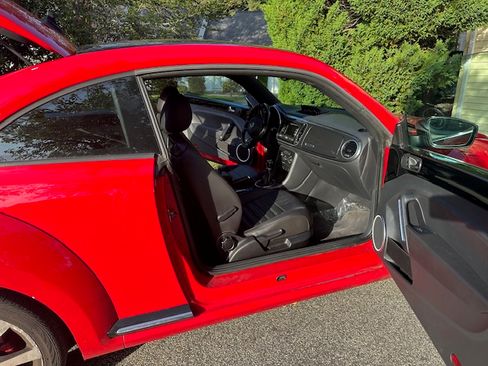 Used 2013 Volkswagen Beetle 2.0T FWD image 19