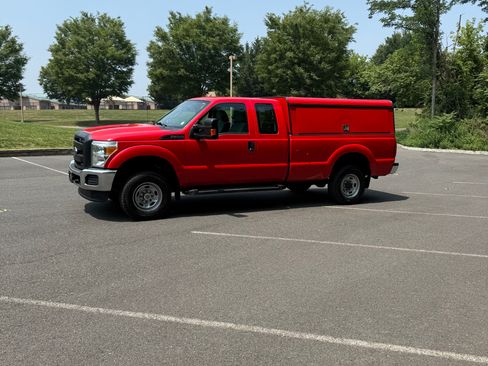 Used 2016 Ford F250 XL w/ Power Equipment Group AWD/4WD image 2