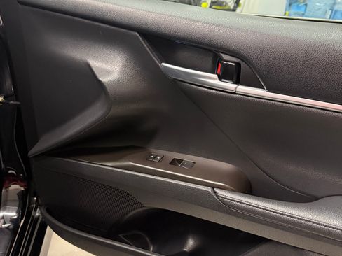 Used 2021 Toyota Camry XLE w/ Navigation Upgrade Package image 18