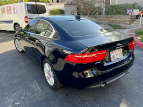 Used 2019 Jaguar XE Premium image 9