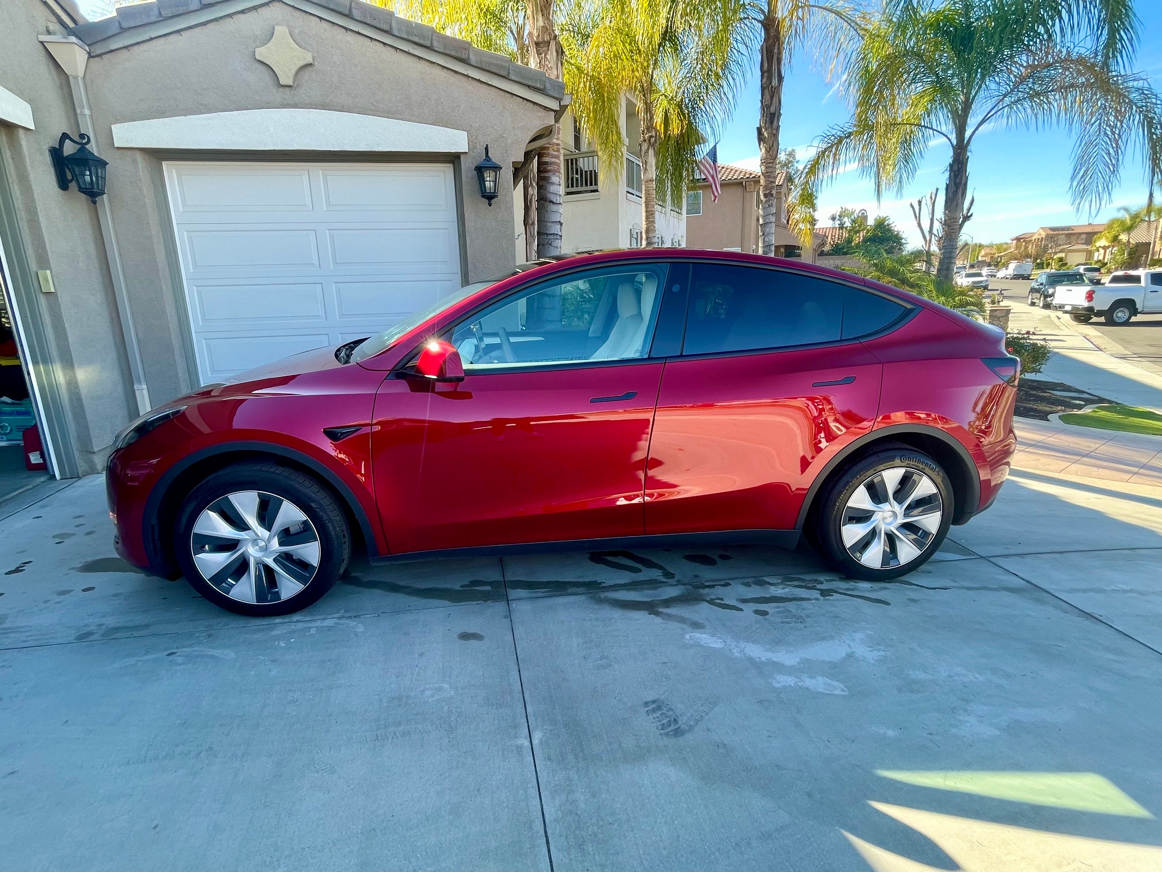 Used 2024 Tesla Model Y 2WD image 1