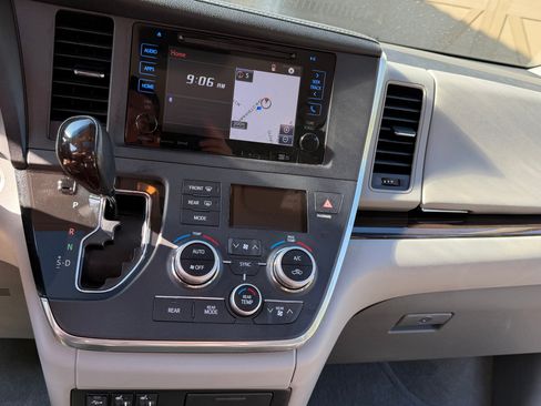 Used 2017 Toyota Sienna XLE w/ XLE Navigation Package FWD image 13