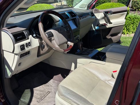 Used 2017 Lexus GX 460 Premium w/ Premium Package image 8