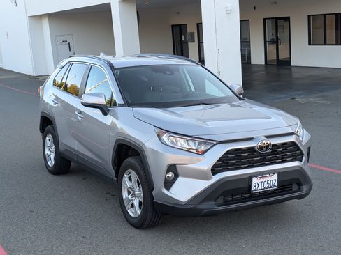 Used 2021 Toyota RAV4 XLE image 22