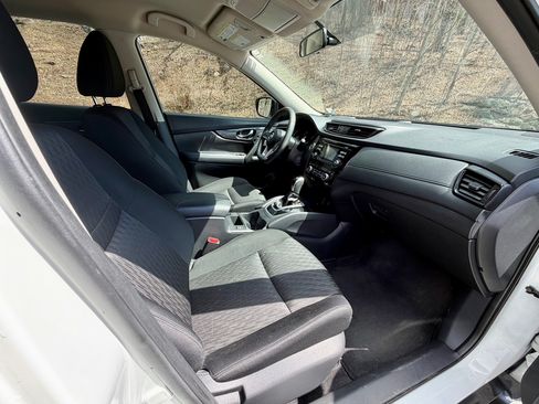 Used 2017 Nissan Rogue SV image 17