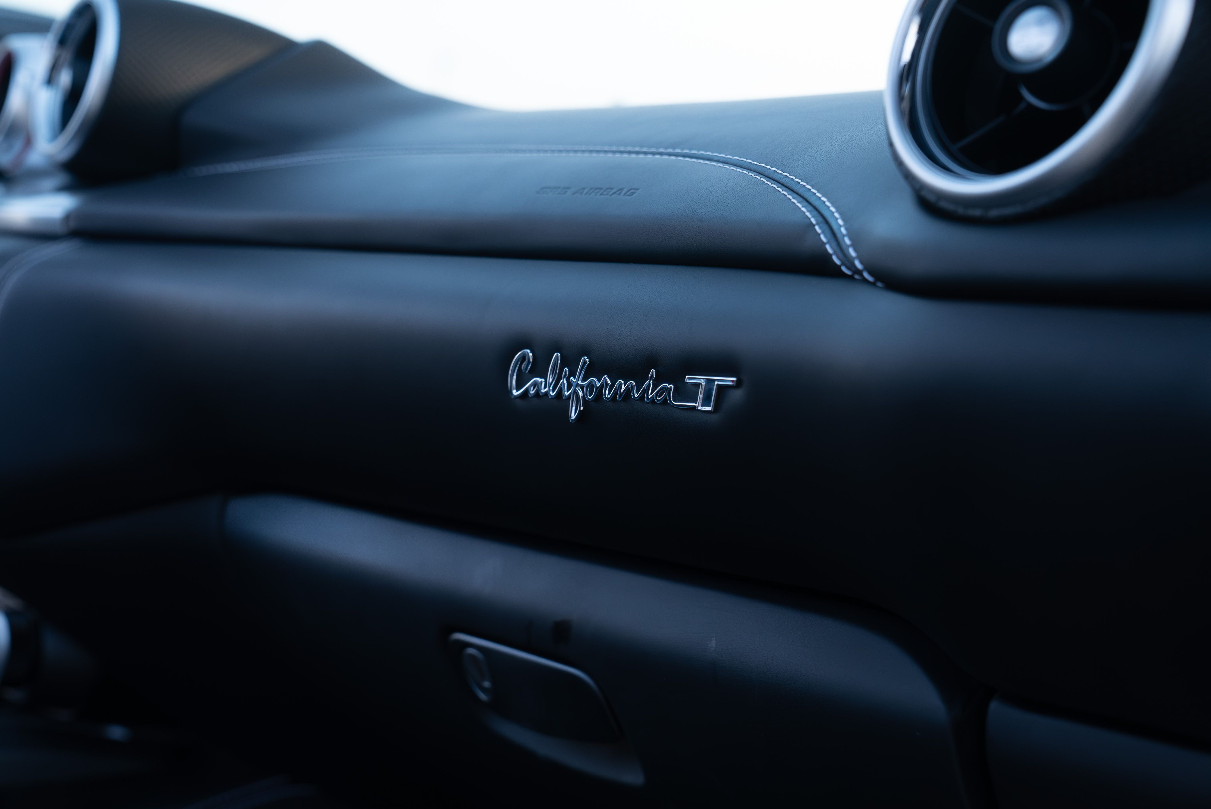 Used 2017 Ferrari California T RWD image 16