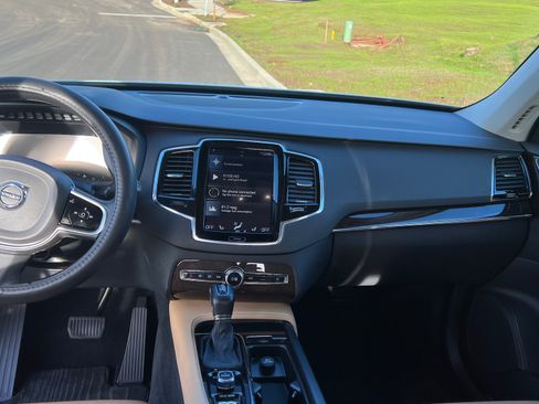 Used 2016 Volvo XC90 T6 Momentum AWD/4WD image 13