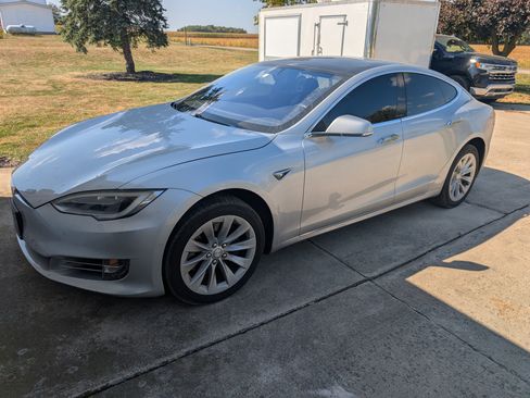 Used 2018 Tesla Model S 75D image 1