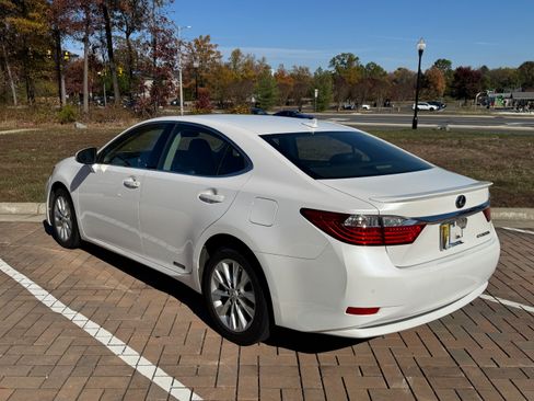Used 2014 Lexus ES 300h image 4