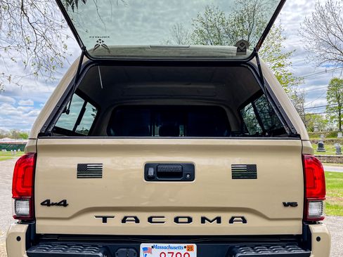 Used 2019 Toyota Tacoma TRD Off-Road image 17