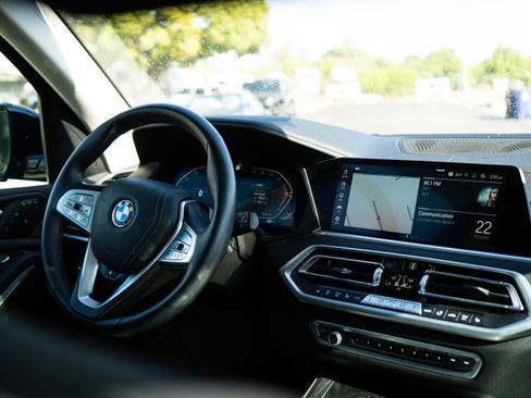 Used 2022 BMW X7 xDrive40i w/ Premium Package image 10