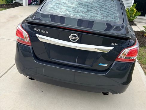 Used 2013 Nissan Altima 2.5 SL w/ Technology Pkg FWD image 9