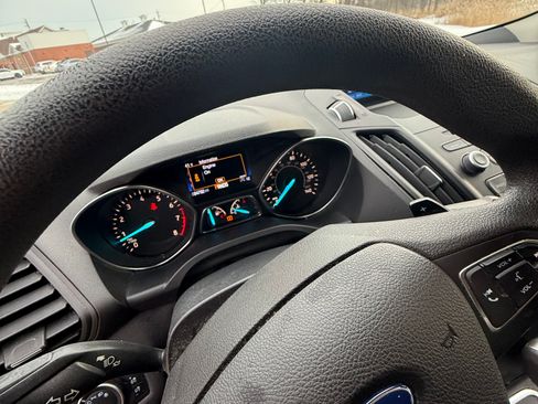 Used 2017 Ford Escape SE image 9