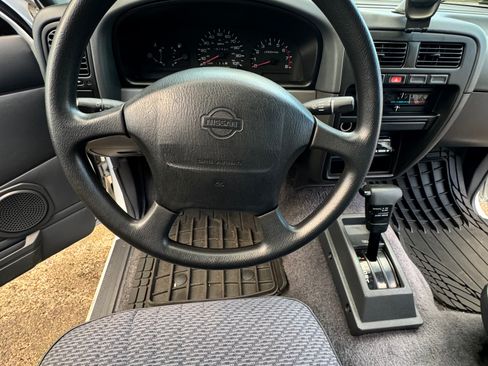 Used 1997 Nissan Pickup XE image 25