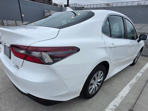 Used 2022 Toyota Camry LE image 4