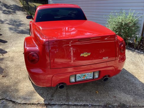 Used 2004 Chevrolet SSR w/ Preferred Equipment Group image 4