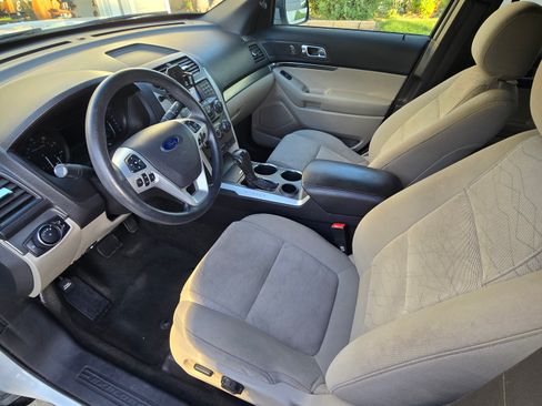 Used 2014 Ford Explorer FWD image 9