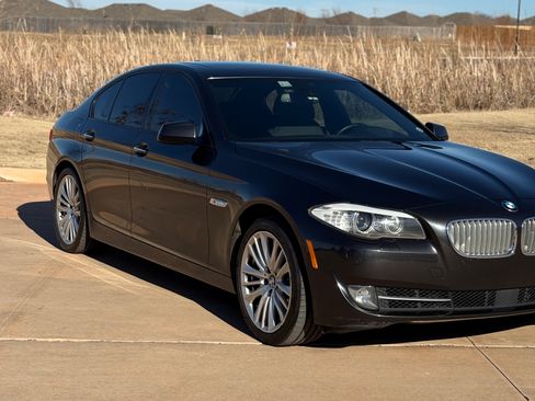 Used 2011 BMW 550i Sedan image 1