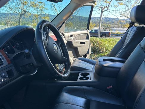 Used 2010 Chevrolet Silverado 1500 LTZ w/ Max Trailering Pack image 16