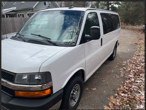 Used 2016 Chevrolet Express 3500 LT w/ LT Preferred Equipment Group image 4