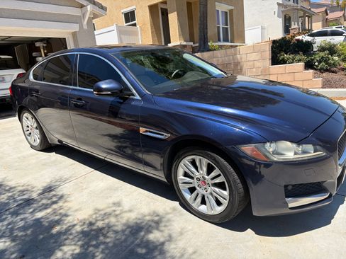 Used 2017 Jaguar XF Premium RWD image 2