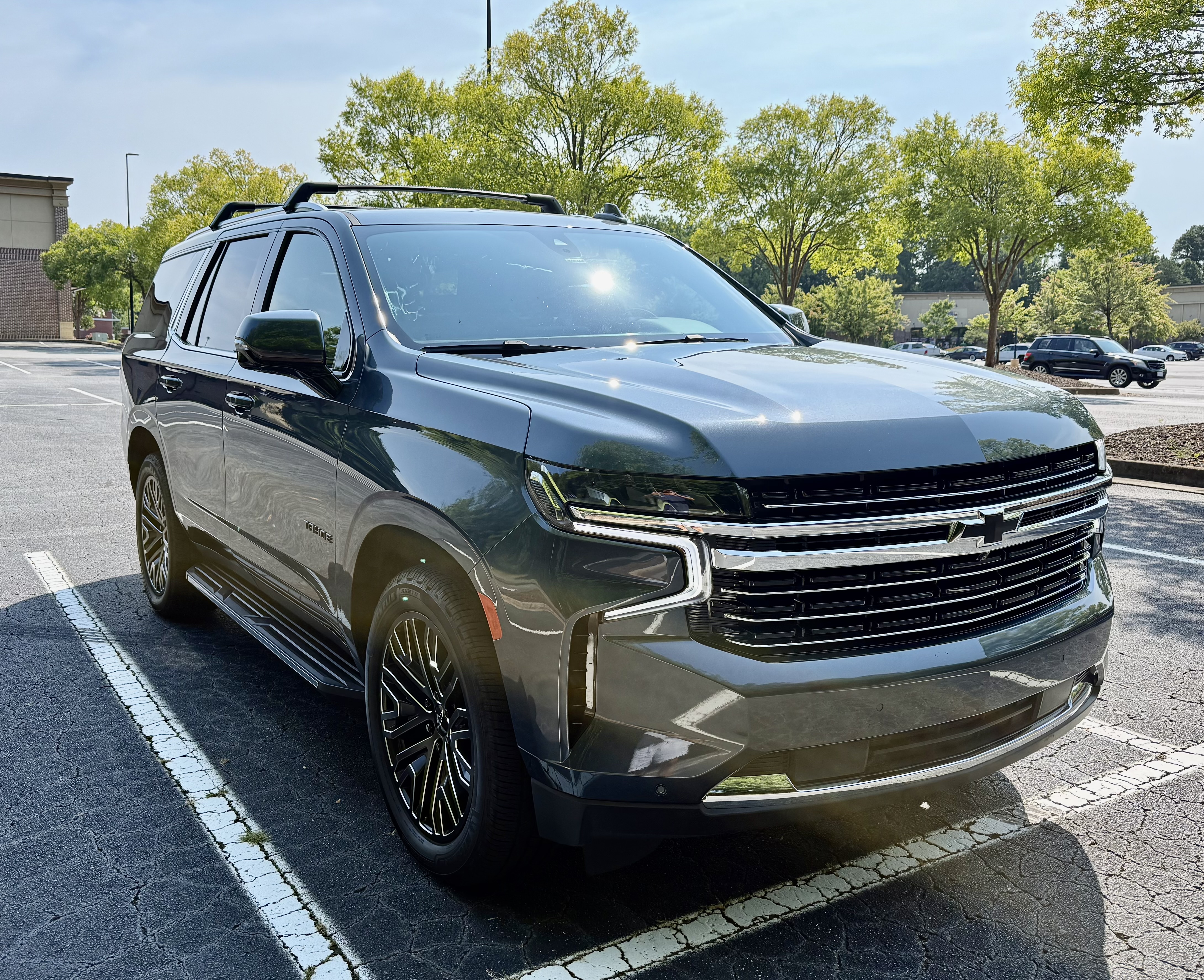 Used 2021 Chevrolet Tahoe LT w/ LT Signature Package AWD/4WD image 6