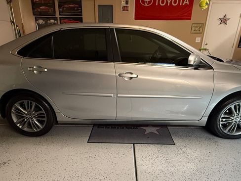 Used 2017 Toyota Camry SE w/ Moonroof Package FWD image 8
