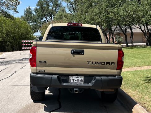 Used 2017 Toyota Tundra SR5 w/ SR5 Upgrade Package AWD/4WD image 8