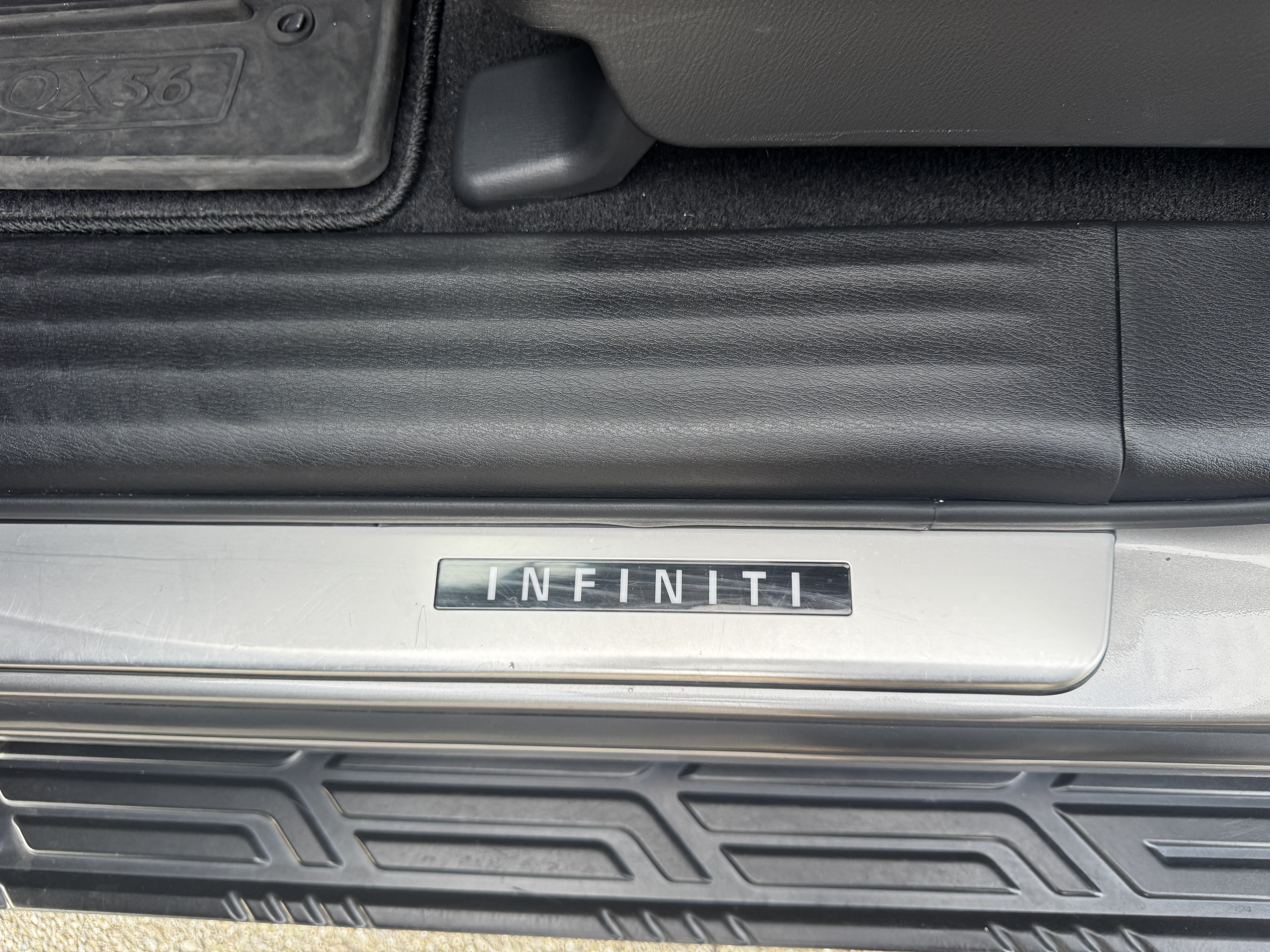 Used 2013 INFINITI QX56 4WD w/ Deluxe Touring Pkg image 13