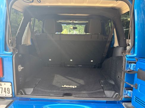 Used 2016 Jeep Wrangler Unlimited Sahara w/ Connectivity Group image 9