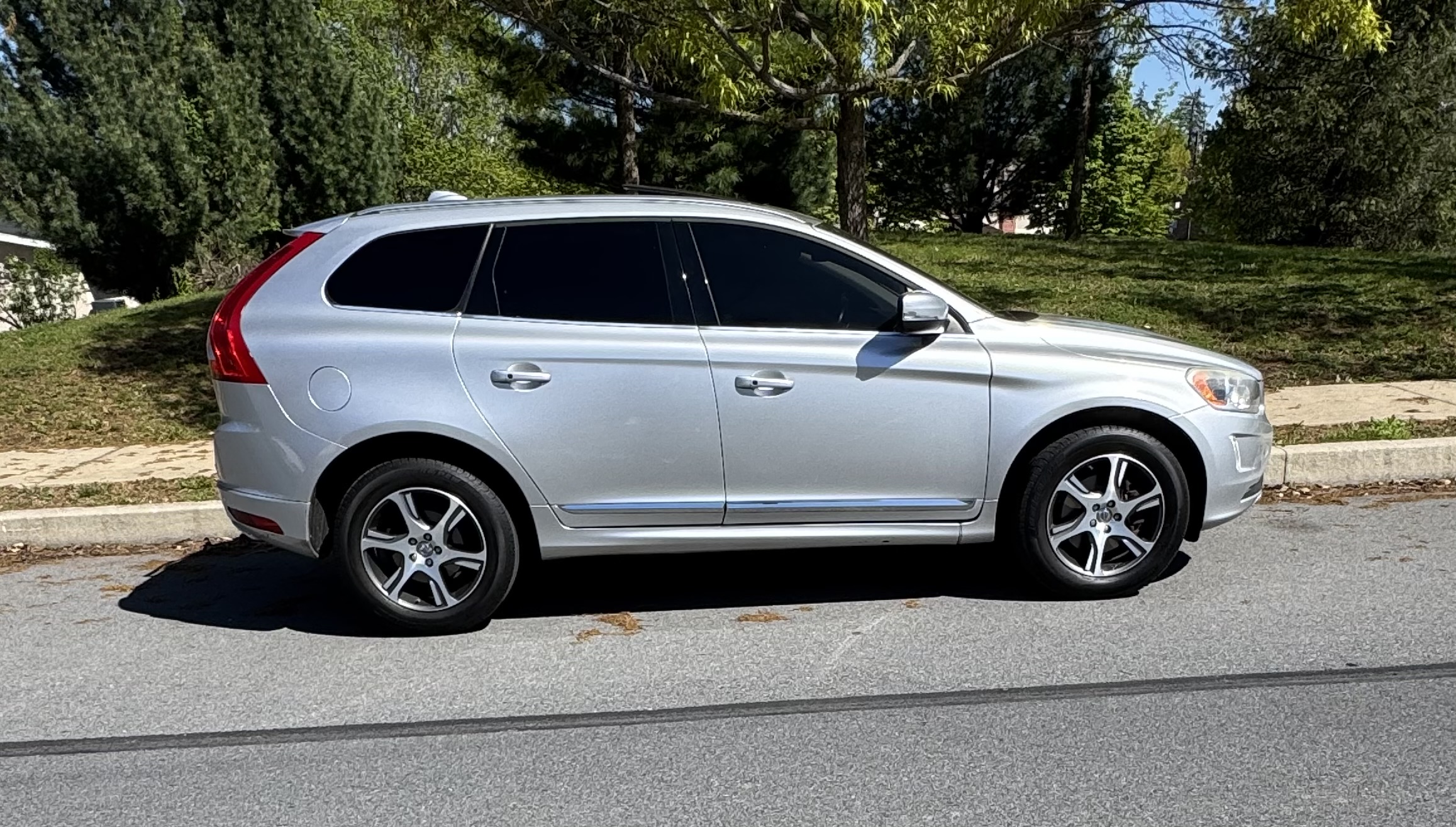 Used 2015 Volvo XC60 T6 AWD/4WD image 8