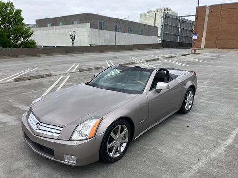 Used 2004 Cadillac XLR RWD image 6