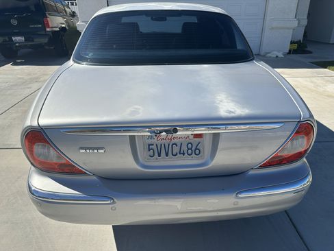 Used 2005 Jaguar XJ8 image 15