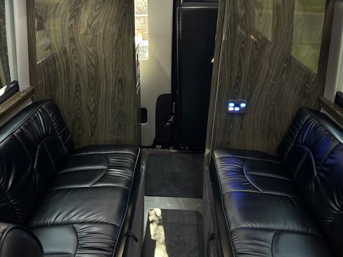 Used 2018 Mercedes-Benz Sprinter 3500 image 14
