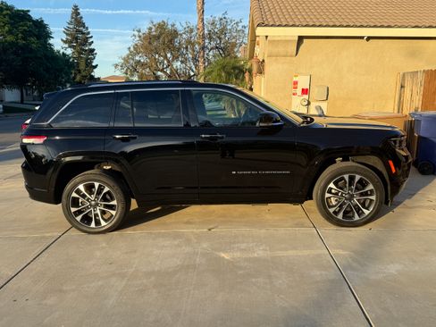 Used 2022 Jeep Grand Cherokee Overland image 1