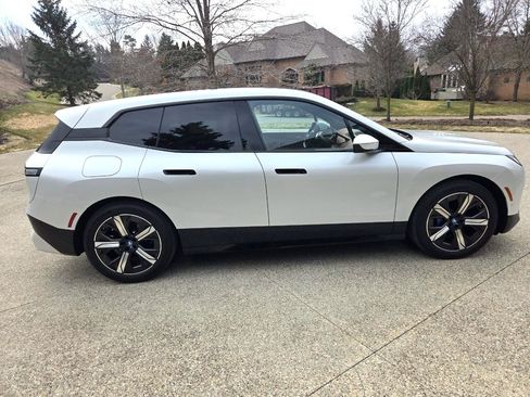 Used 2023 BMW iX xDrive50 w/ Premium Package image 4